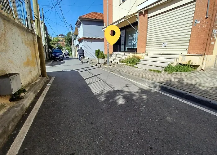 Center 地拉那